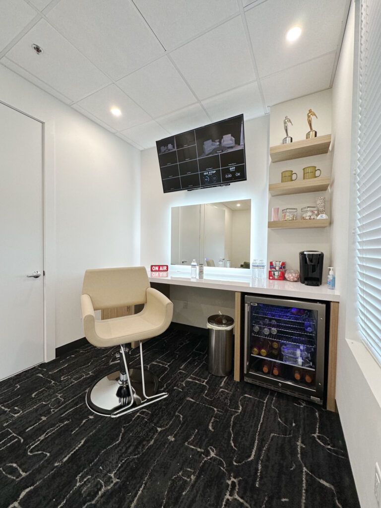 lgw-studio--07-green-room-makeup-hospitality lgw-studio--07-green-room-makeup-hospitality